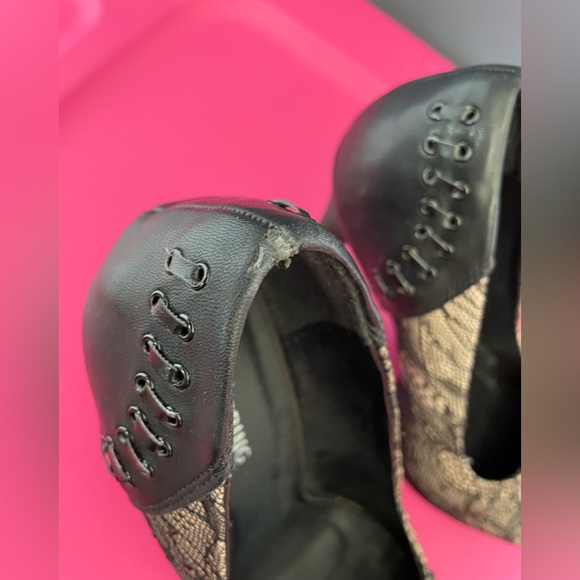 Lace and leatherette heels - Picture 4 of 5
